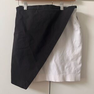 Black and white, adorable banana republic stretchy skirt